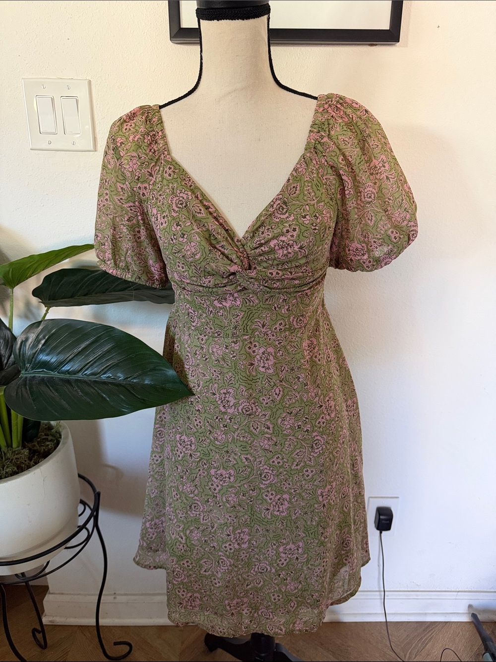 Green & Pink Floral Puff-Sleeve mini Dress